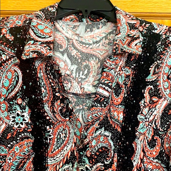 Vanity button down blouse - Picture 4 of 5